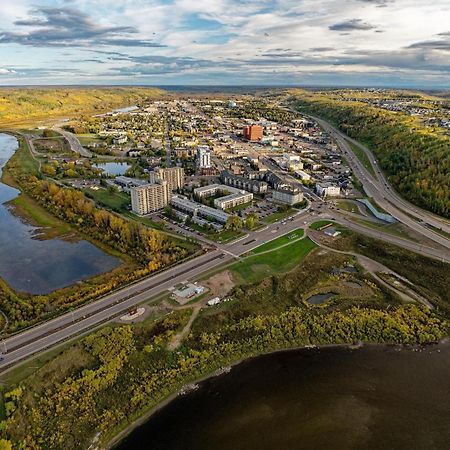 Top Floor Riverfront Condo With Stellar Sunsets! Форт-МакМеррей Екстер'єр фото
