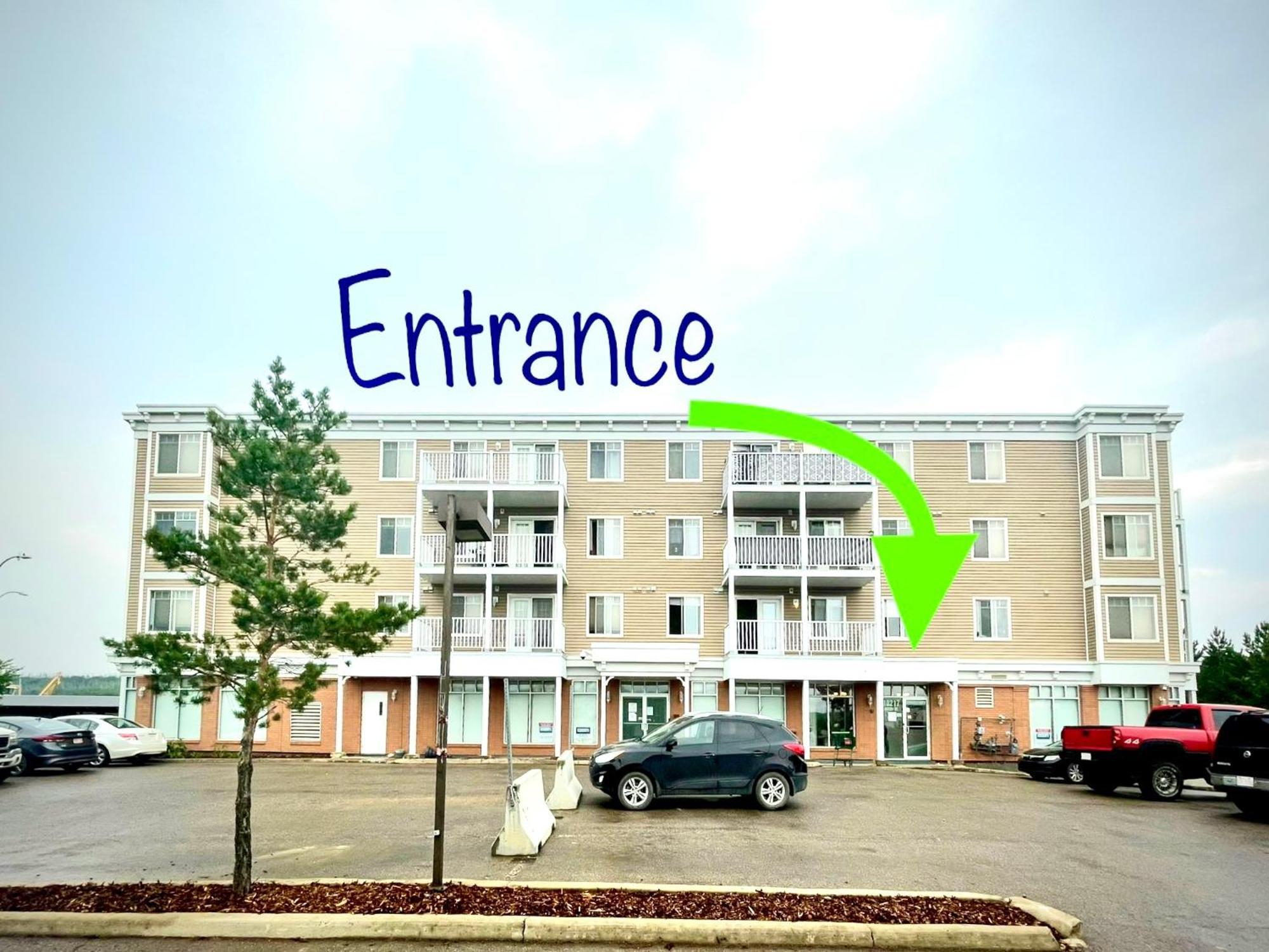 Top Floor Riverfront Condo With Stellar Sunsets! Форт-МакМеррей Екстер'єр фото