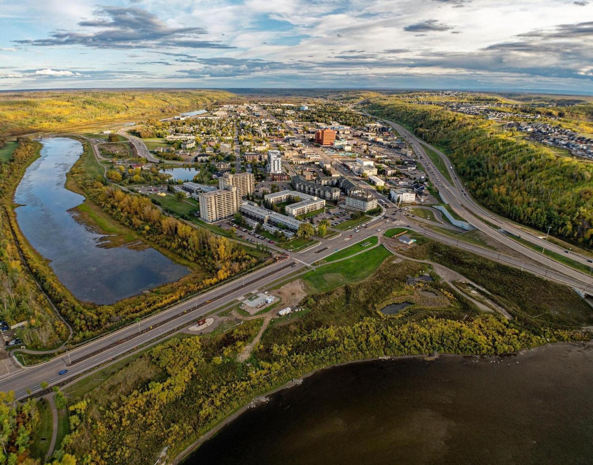 Top Floor Riverfront Condo With Stellar Sunsets! Форт-МакМеррей Екстер'єр фото