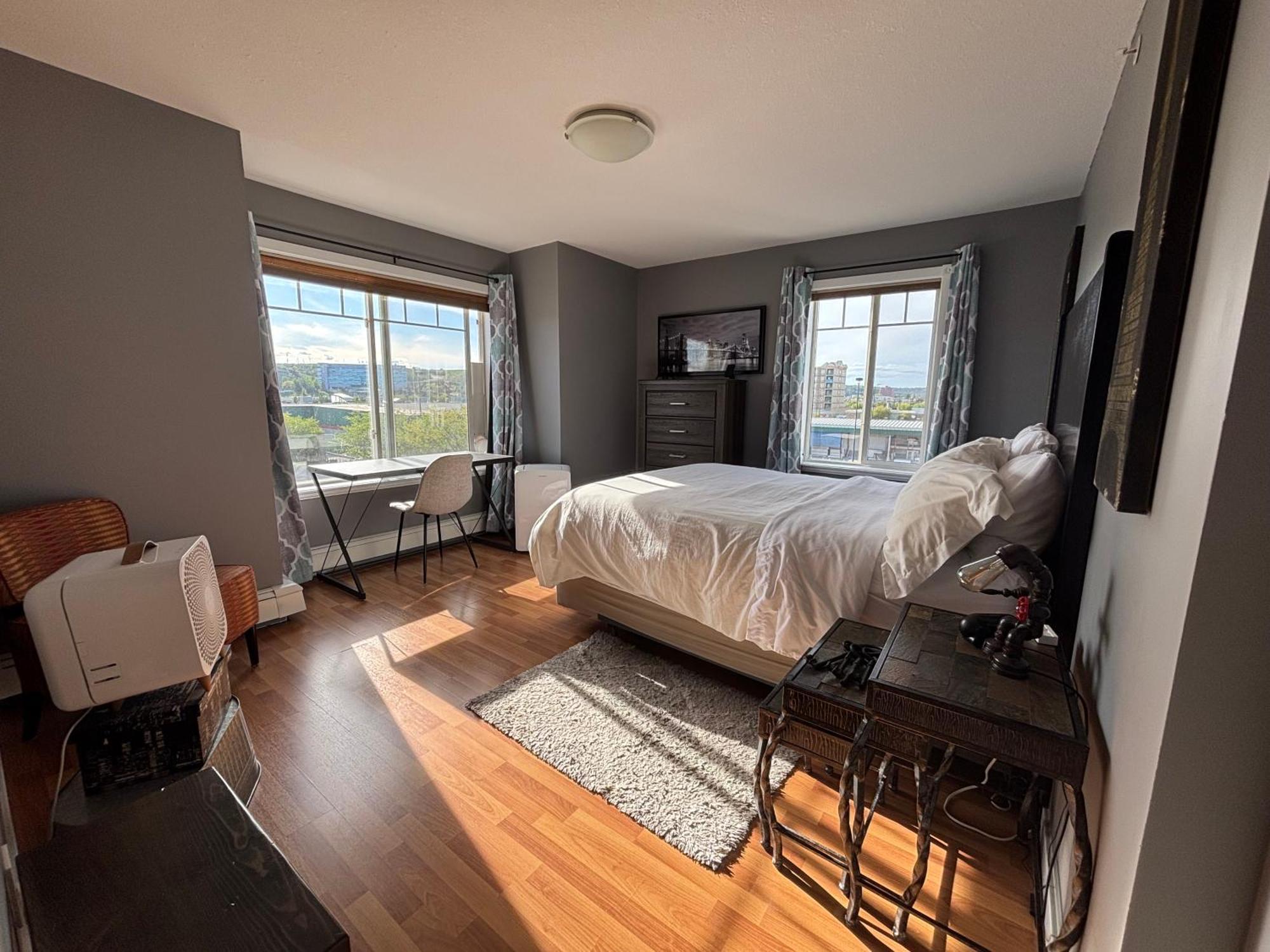 Top Floor Riverfront Condo With Stellar Sunsets! Форт-МакМеррей Екстер'єр фото