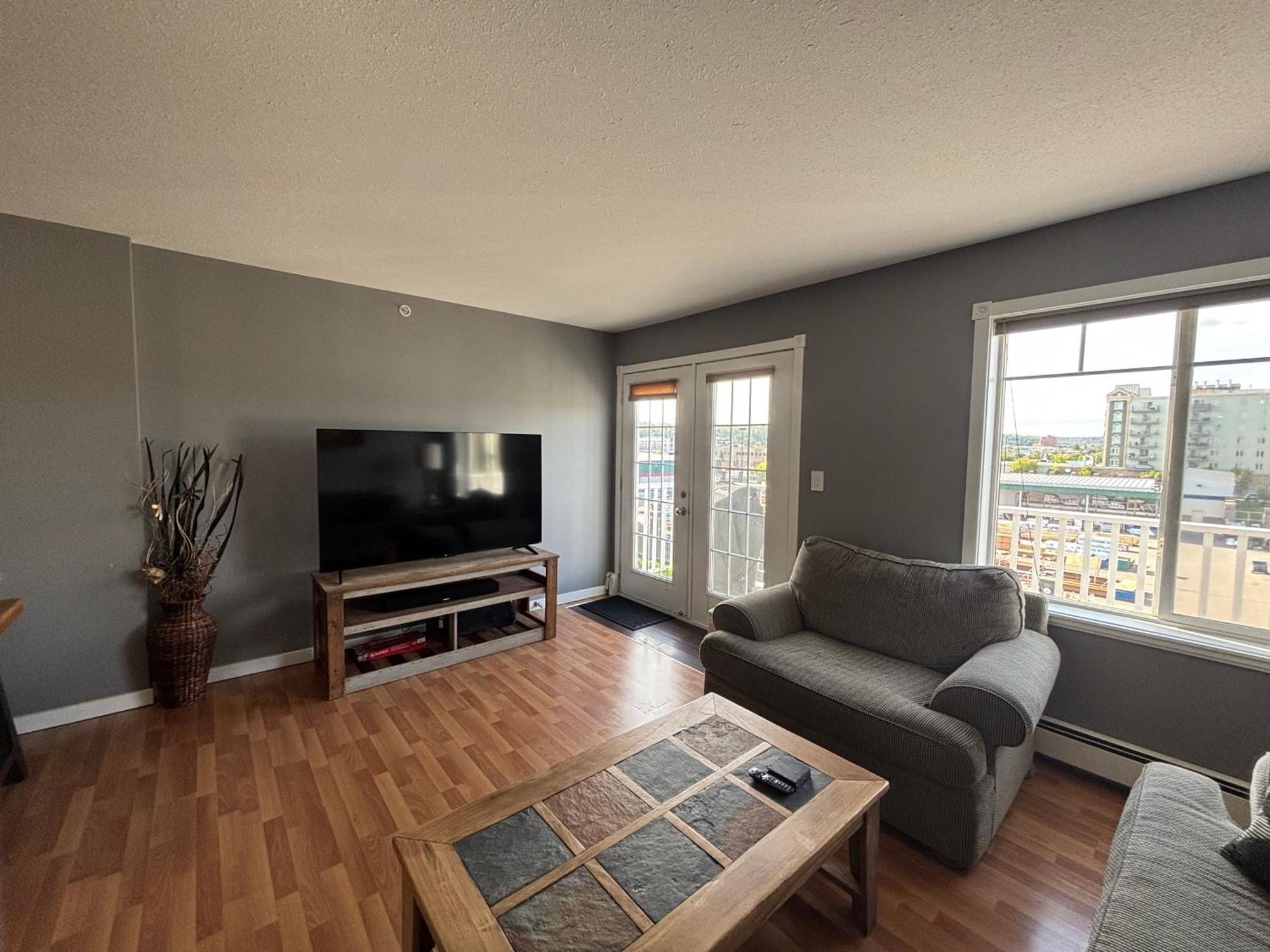 Top Floor Riverfront Condo With Stellar Sunsets! Форт-МакМеррей Екстер'єр фото