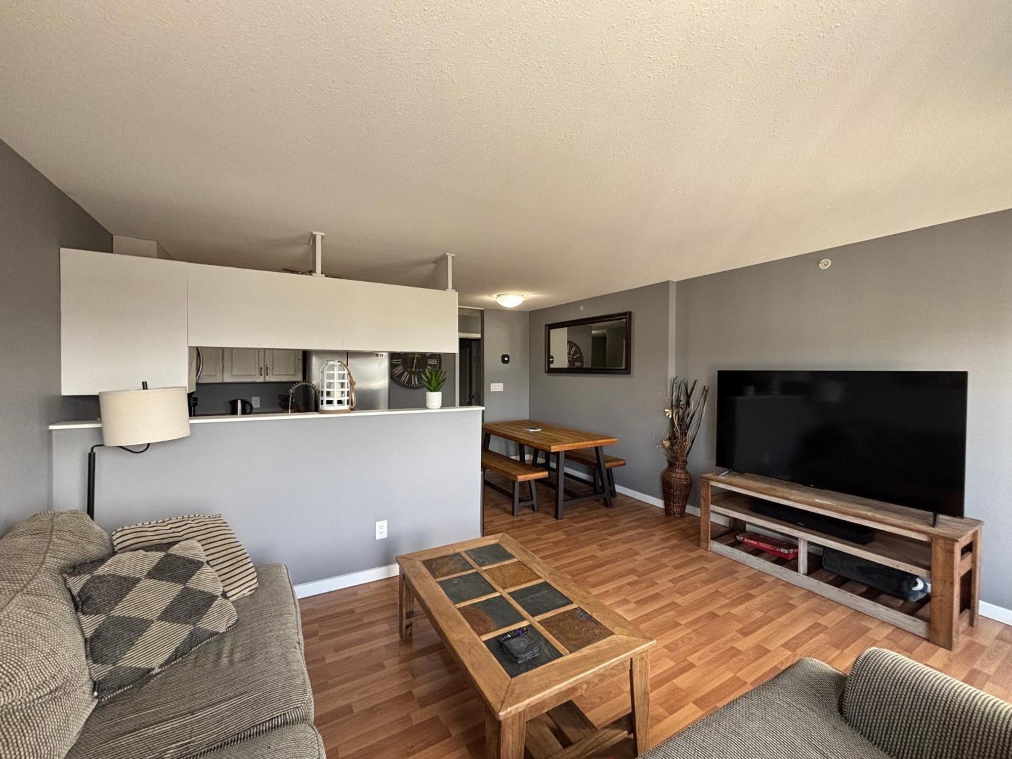 Top Floor Riverfront Condo With Stellar Sunsets! Форт-МакМеррей Екстер'єр фото